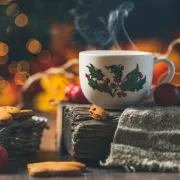kubek świątecznej herbaty
